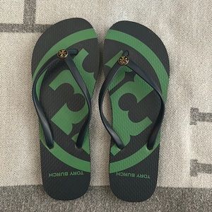 NWOT TORY BURCH Emory Logo Thin Flip Flop Sandals SIZE 8M